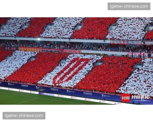 卡利亚里主场球迷巨型Tifo致敬传奇佐拉